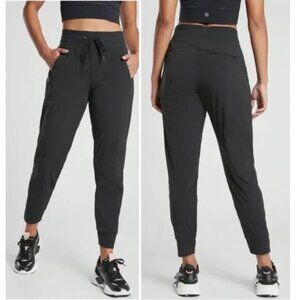 Athleta Trekkie Mid Rise Legacy Jogger in Black - Size 6